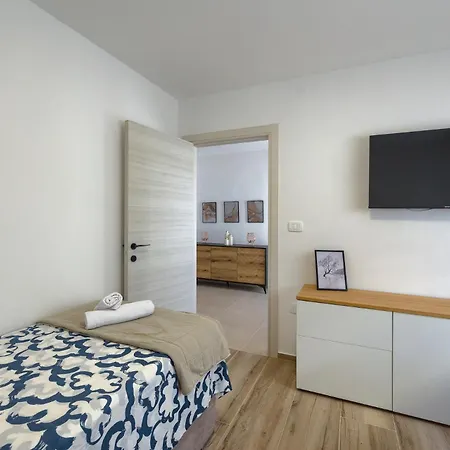 Leny By Istrabook Villa *