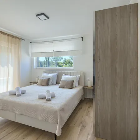 Leny By Istrabook Villa *