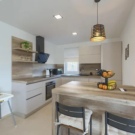 Leny By Istrabook וילה