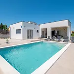 Leny By Istrabook Villa